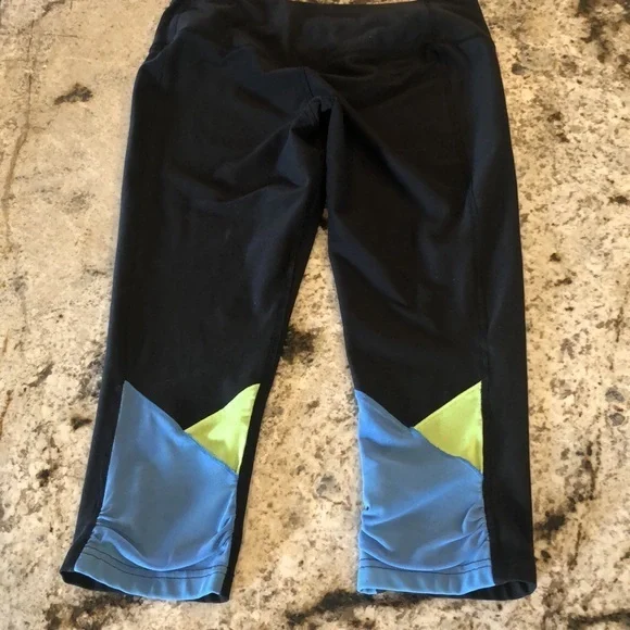 Nike Women’s Size Medium Athletic Cropped Leggings - Picture 7 of 10